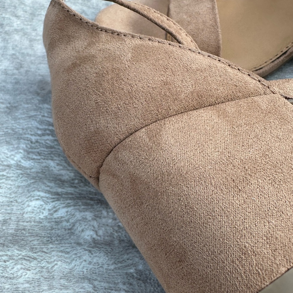 Candie's Tan Women's Sandals - Picture 4 of 4